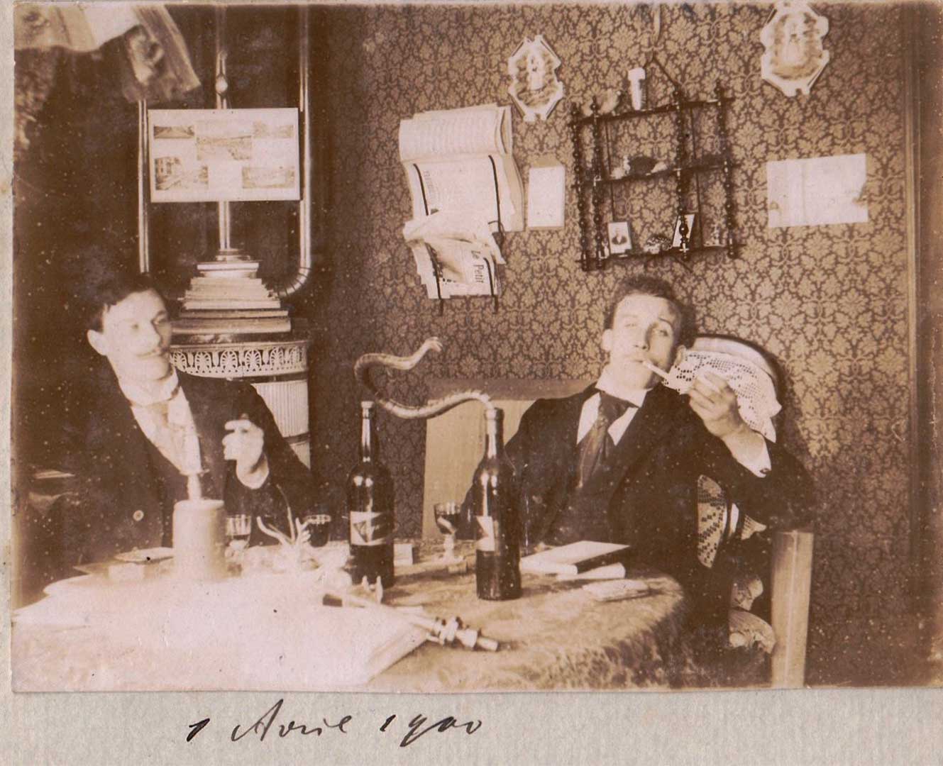 Scène d’intérieur : deux amis buvant, 1900